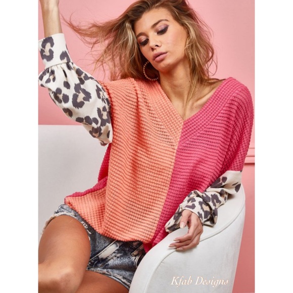 ❤️LAST! V Neck Color Block Leopard Detail Super Soft Top - Picture 3 of 11